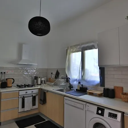 Stunning Seaview Haven 3 Min To In Lapta Apartman *