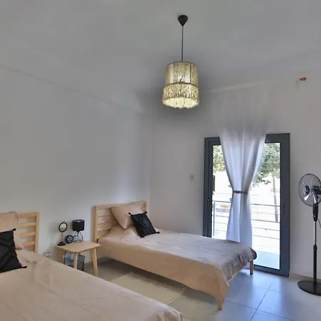 Stunning Seaview Haven 3 Min To In Lapta Apartmán *